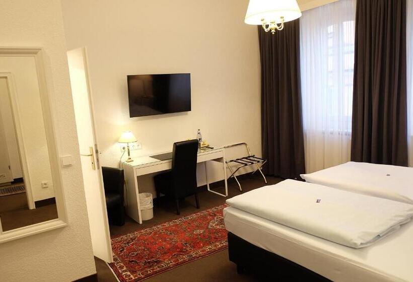 패밀리 룸, Adler