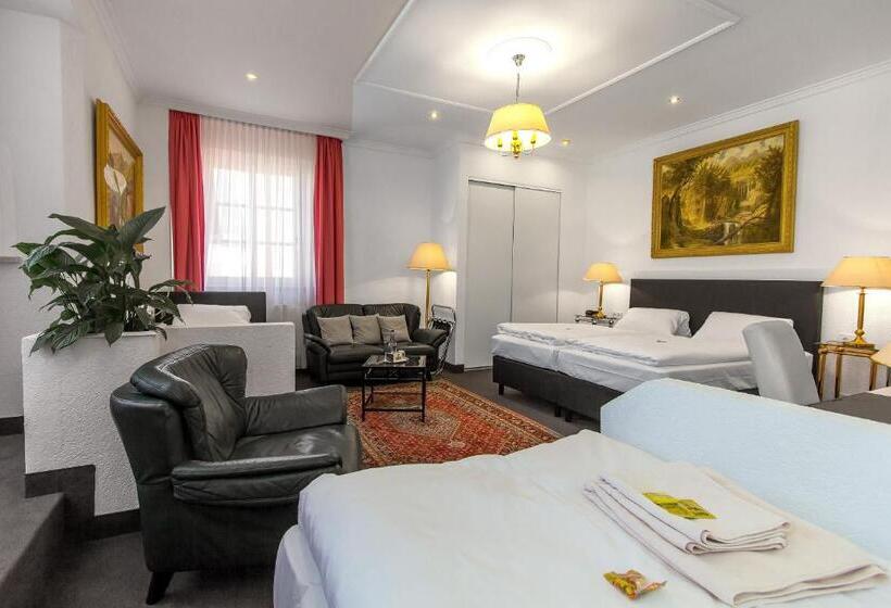 패밀리 룸, Adler