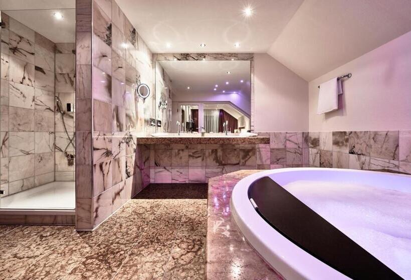 자쿠지 스위트, Kronelamm Im Schwarzwald