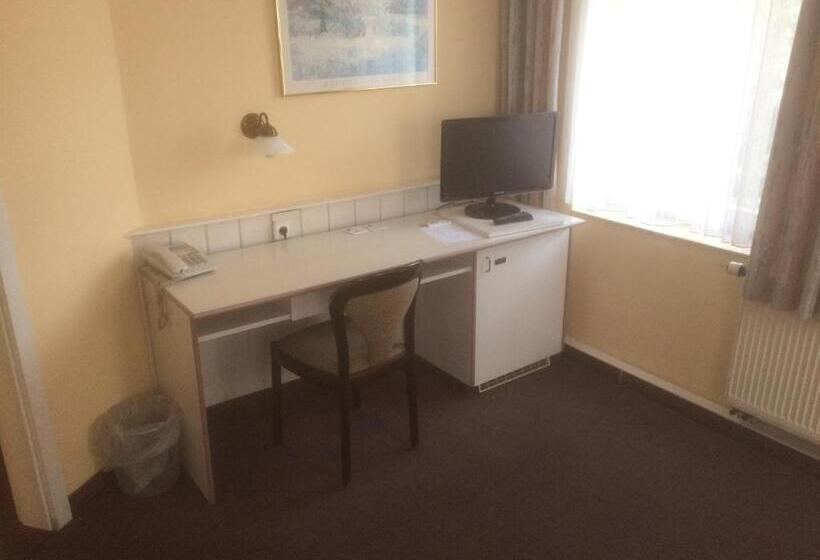 スイート(家族用), Carl Von Clausewitz