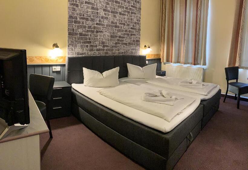 スタンダードルーム, Carl Von Clausewitz