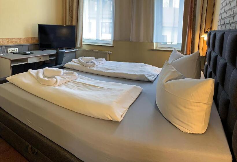 スタンダードルーム, Carl Von Clausewitz