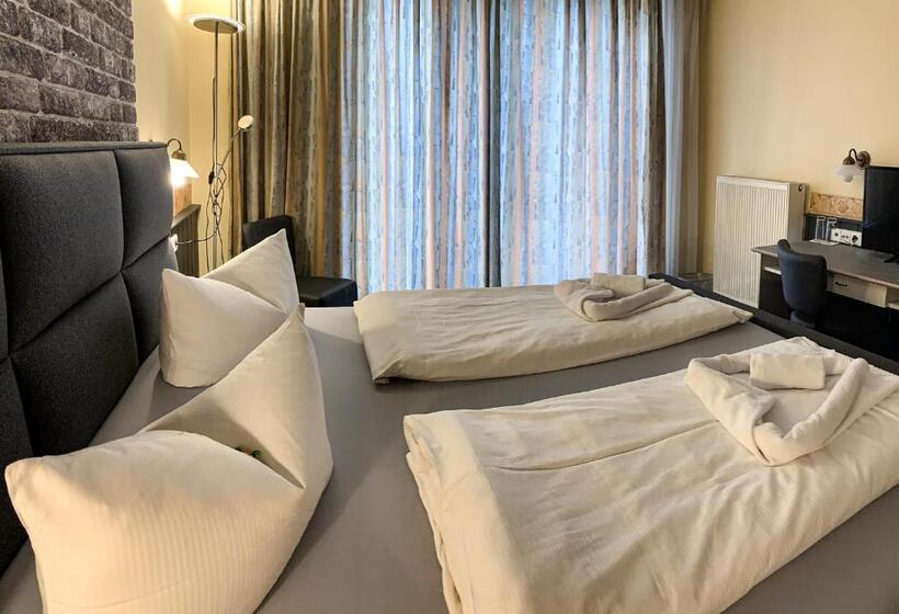 スタンダードルーム, Carl Von Clausewitz