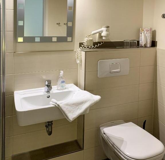 スタンダードルーム, Carl Von Clausewitz