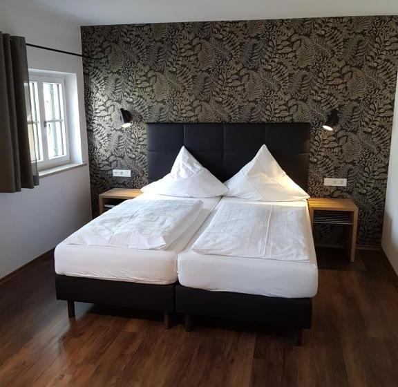 Семейный Номер, Gasthof Traubenbrau