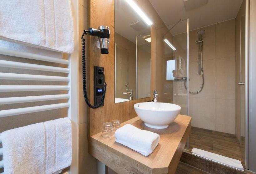 Номер Deluxe, Schneider