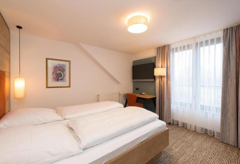 Номер Deluxe, Schneider