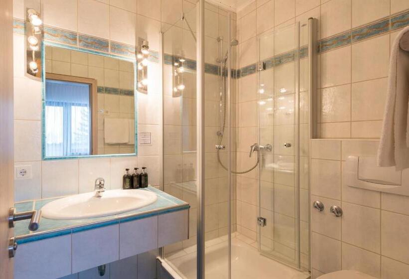 Номер Deluxe, Schneider