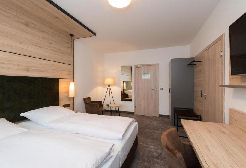 Номер Deluxe, Schneider