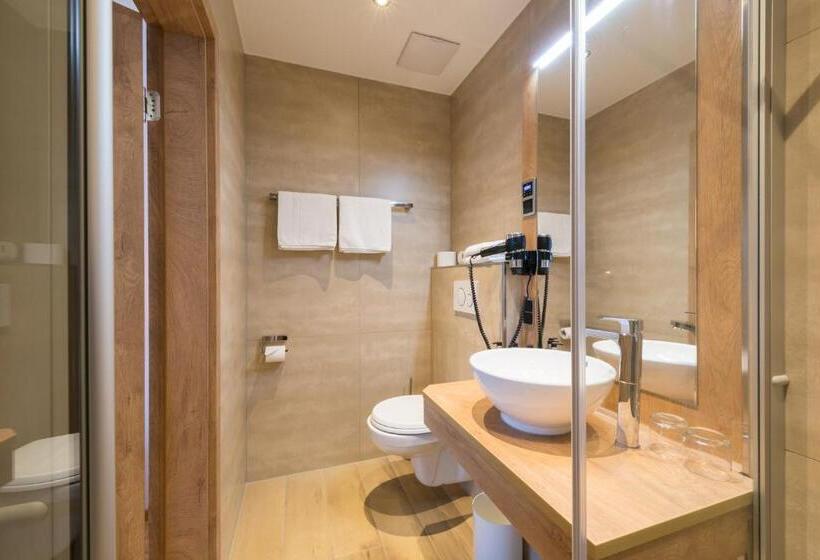 Номер Deluxe, Schneider