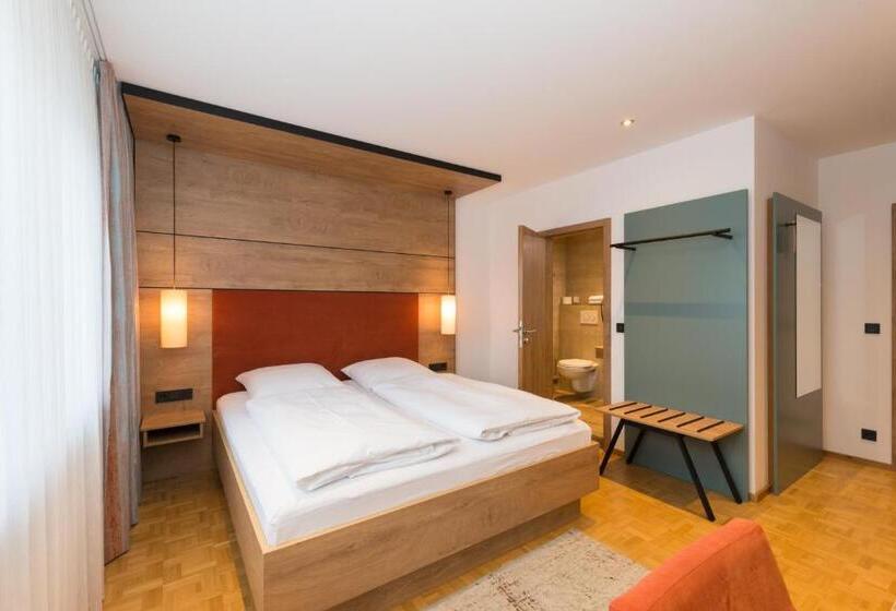 Номер Deluxe, Schneider