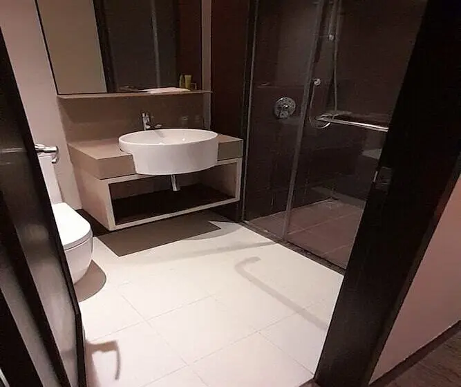 اتاق لوکس, Lion Peak Hotel Hamilton