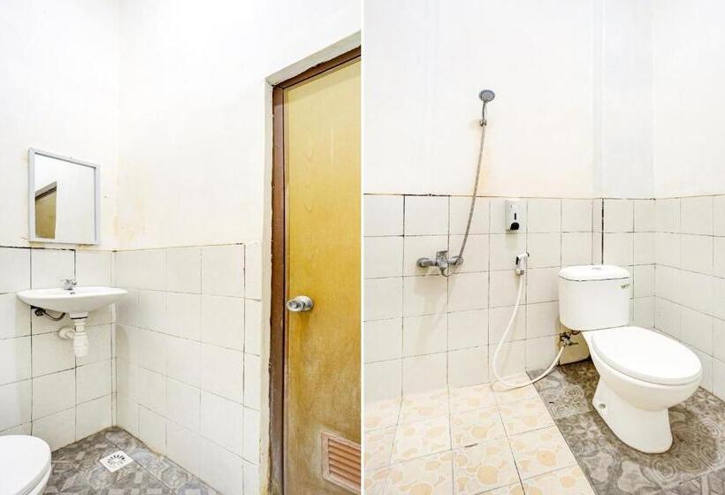 Номер Стандарт, Reddoorz Near Plaza Araya Malang