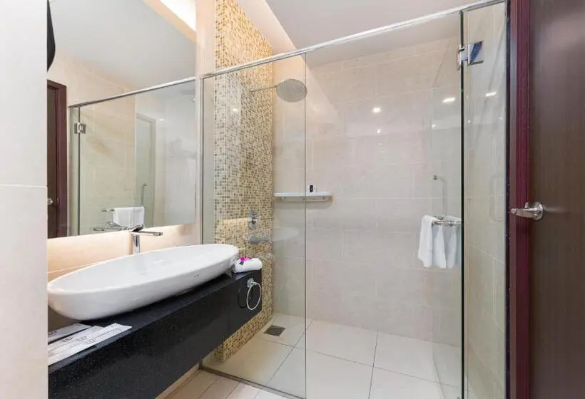 اتاق سوپریور با تخت بزرگ, Raia Hotel & Convention Centre Kuching