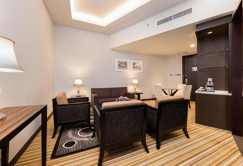 Студия Стандарт, Raia Hotel & Convention Centre Kuching