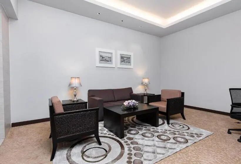 استودیوی استاندارد, Raia Hotel & Convention Centre Kuching