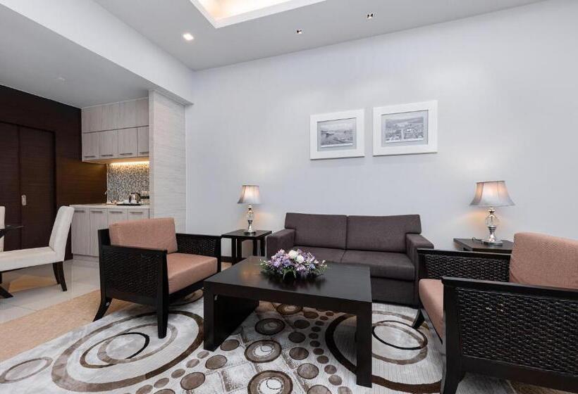 Студия Стандарт, Raia Hotel & Convention Centre Kuching