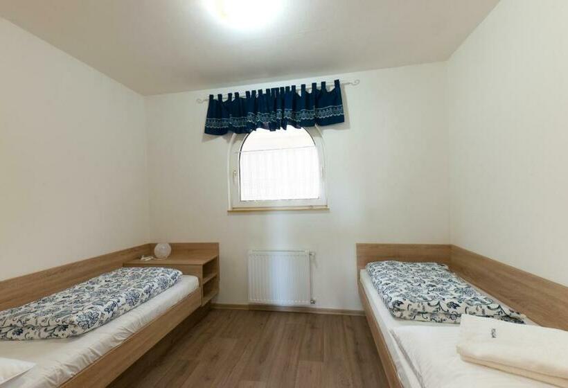 Четырехместный Номер Стандарт, Penzion Posada