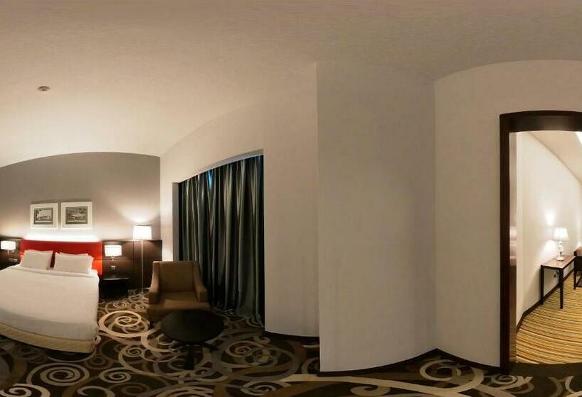 Студия Стандарт, Raia Hotel & Convention Centre Kuching