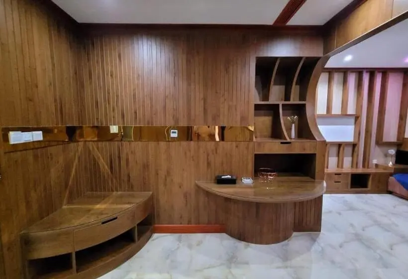 سوییت اجرایی, Camphor