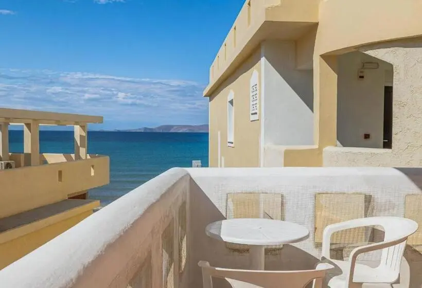 Perhehuone Sivuttainen Merinäkymä, Niros Beachfront Apart