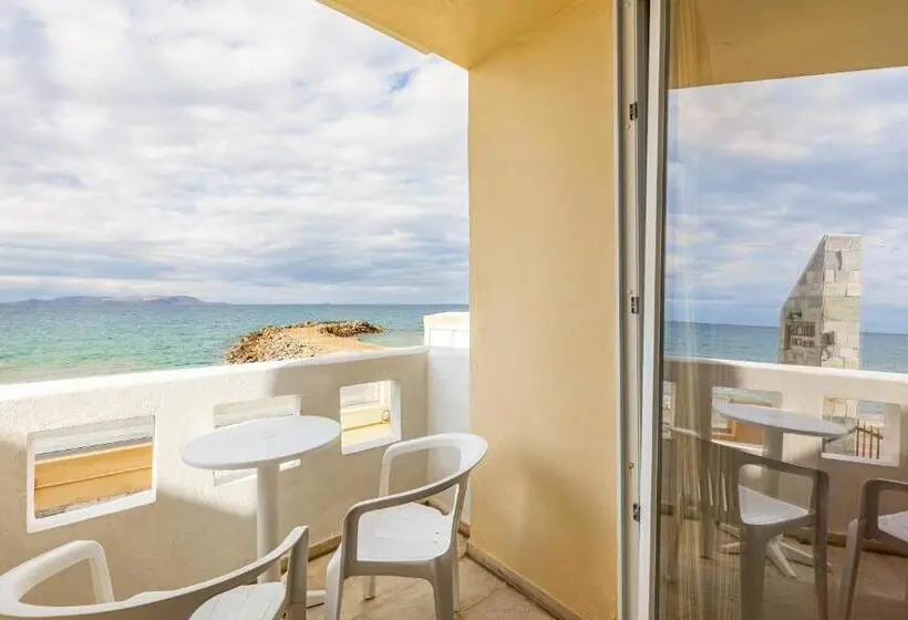 Perhehuone Merinäkymä, Niros Beachfront Apart