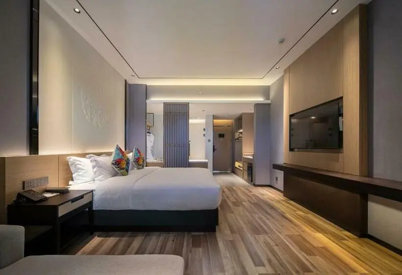 キングサイズベッドのスタンダードルーム, Ramada Guilin Yangshuo Resort