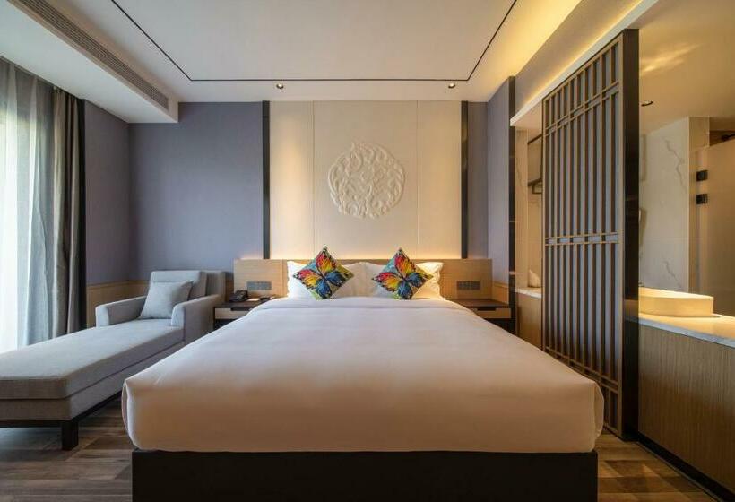 스탠다드 룸 킹사이즈 침대, Ramada Guilin Yangshuo Resort