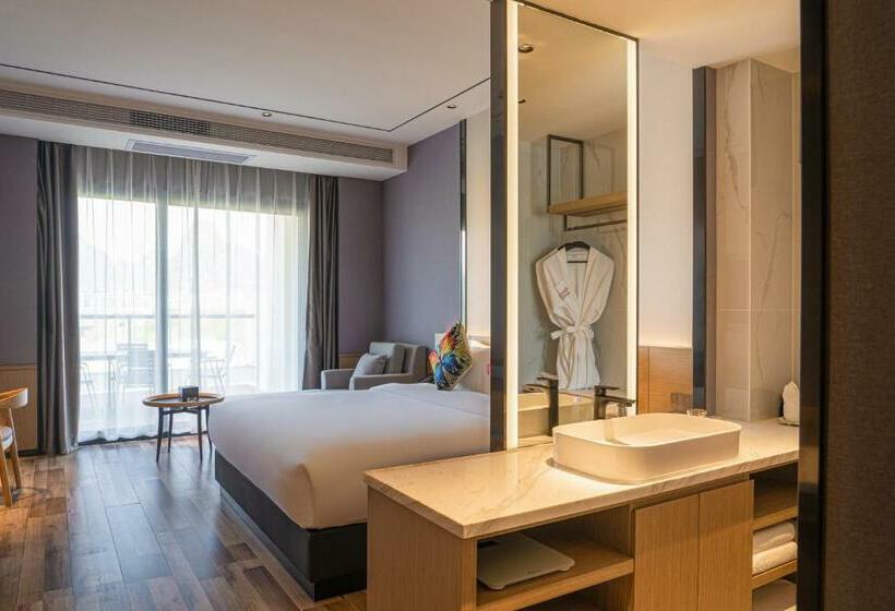 스탠다드 룸 킹사이즈 침대, Ramada Guilin Yangshuo Resort
