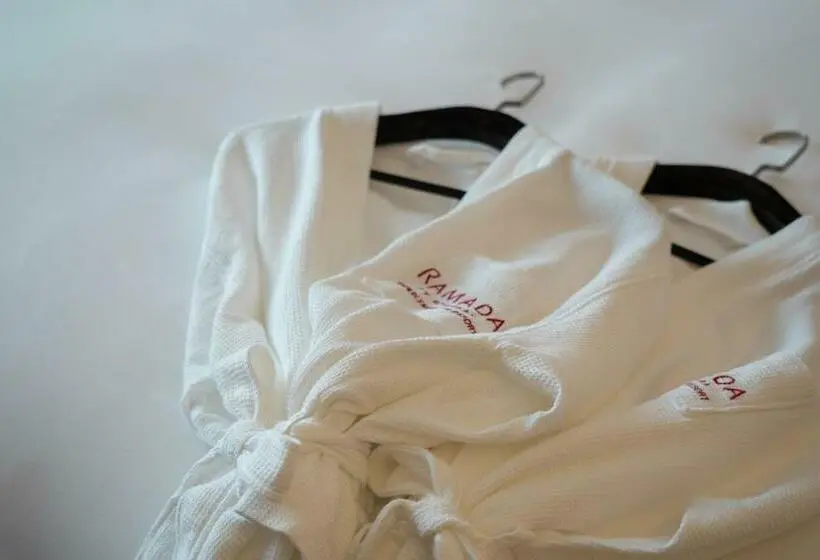 バルコニー付きスタンダードルーム, Ramada Guilin Yangshuo Resort