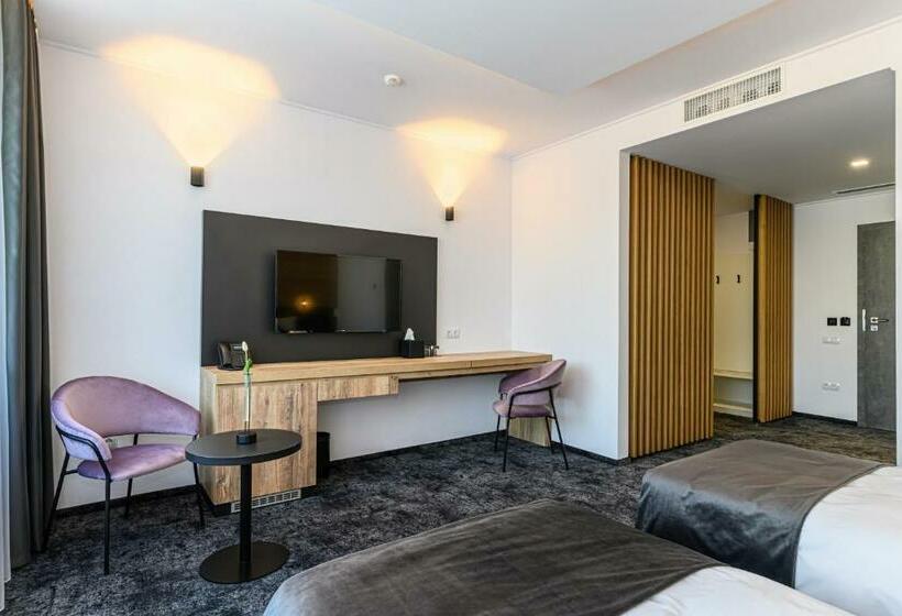 Номер Executive, B The