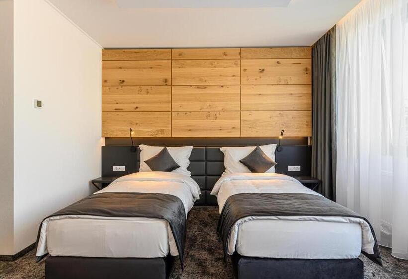 Номер Executive, B The