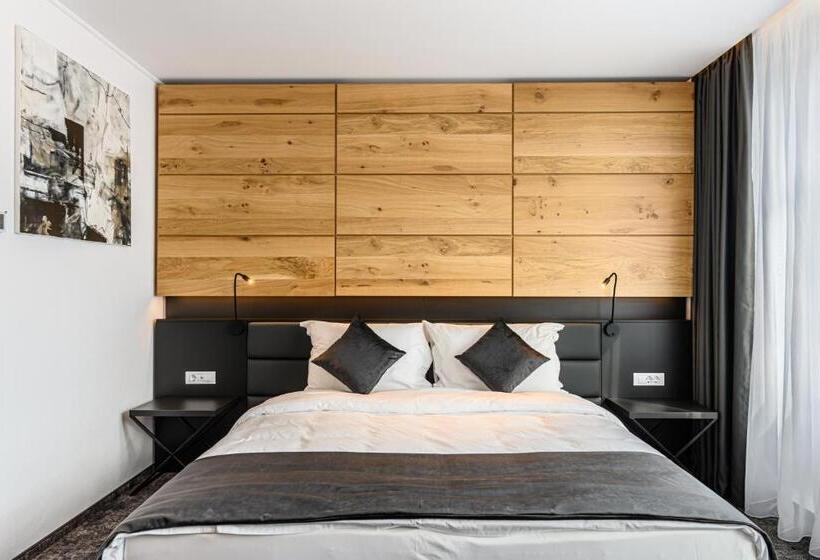 Номер Executive, B The