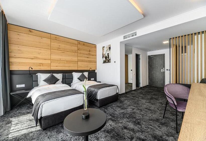 Номер Executive, B The