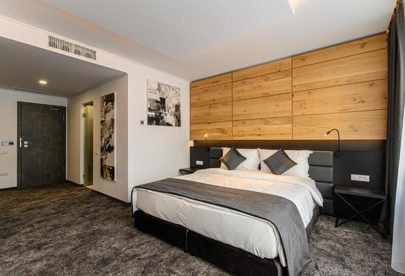 Family Connecting Room, B The