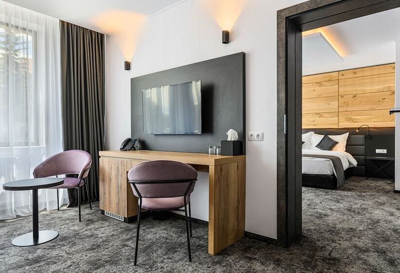 Family Connecting Room, B The