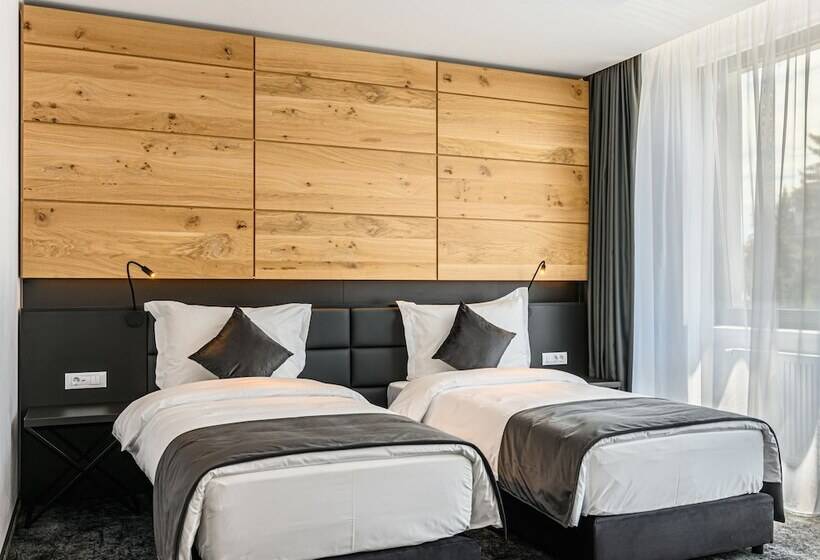 Family Connecting Room, B The