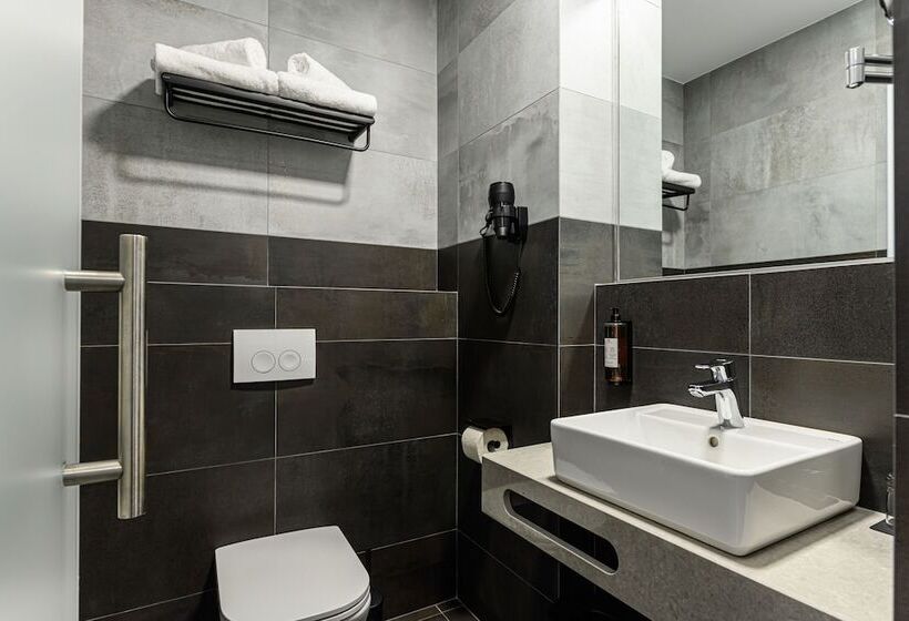 Номер Deluxe, B The