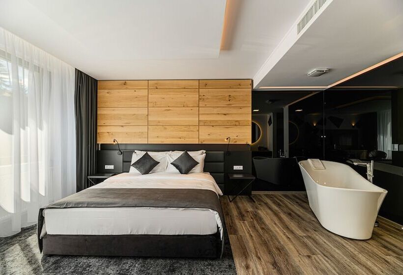 Номер Deluxe, B The