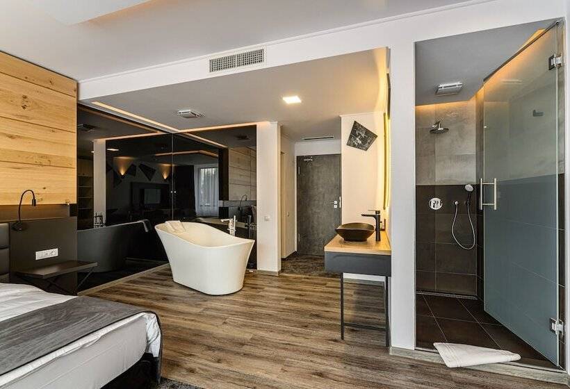 Номер Deluxe, B The