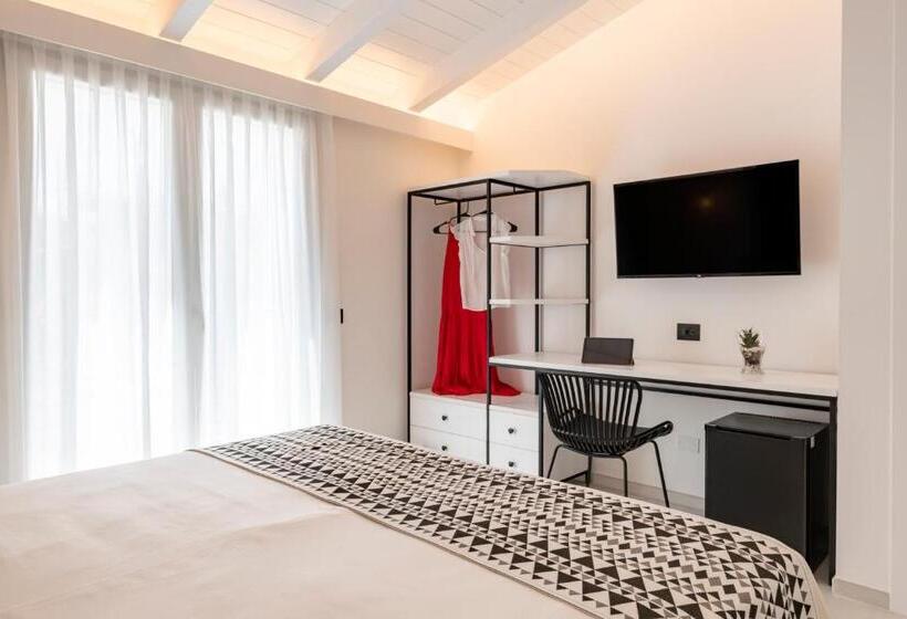 חדר דחוקס עם מיטת קינג, Cara A Bentu   Charming Rooms