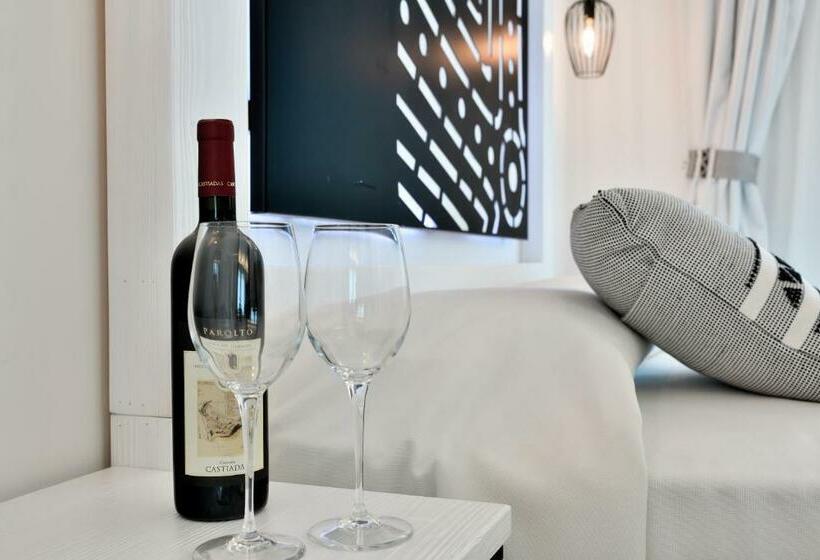 חדר דחוקס עם מיטת קינג, Cara A Bentu   Charming Rooms