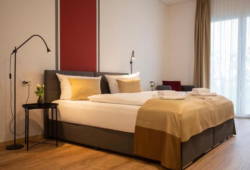 חדר סטנדרט יחיד עם מרפסת, B Home Apart Hotel By Alpha