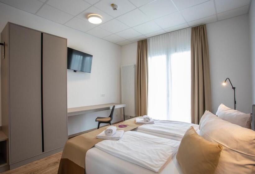 Номер Deluxe с Балконом, B Home Apart Hotel By Alpha