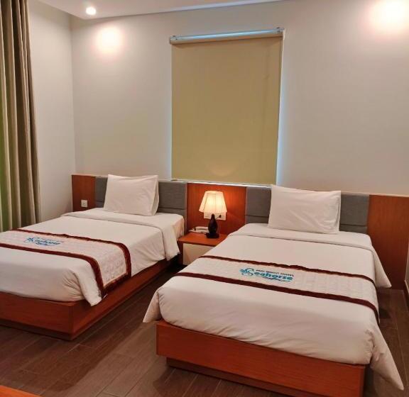 اتاق استاندارد چهارنفره با بالکن, Hanz Seahorse Hotel Phu Quoc