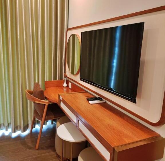 اتاق استاندارد چهارنفره با بالکن, Hanz Seahorse Hotel Phu Quoc