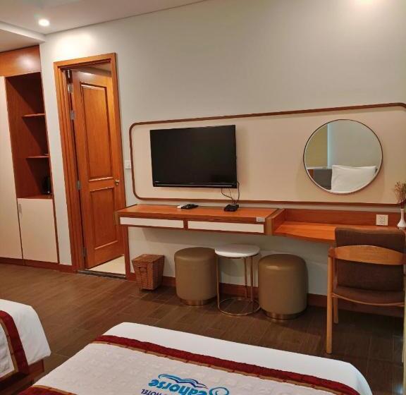 اتاق استاندارد چهارنفره با بالکن, Hanz Seahorse Hotel Phu Quoc