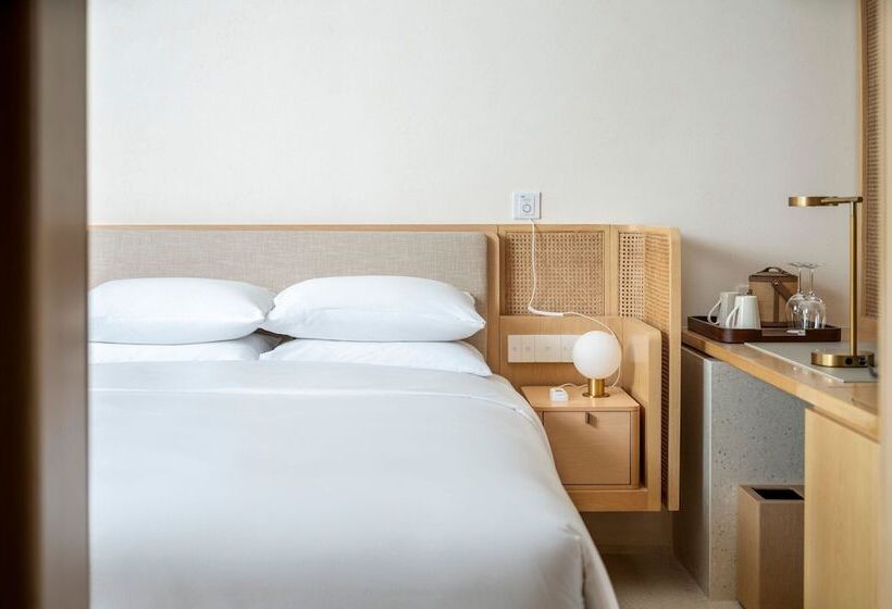 חדר דלוקס עם מרפסת, The Taikang Sanya, A Tribute Portfolio Resort