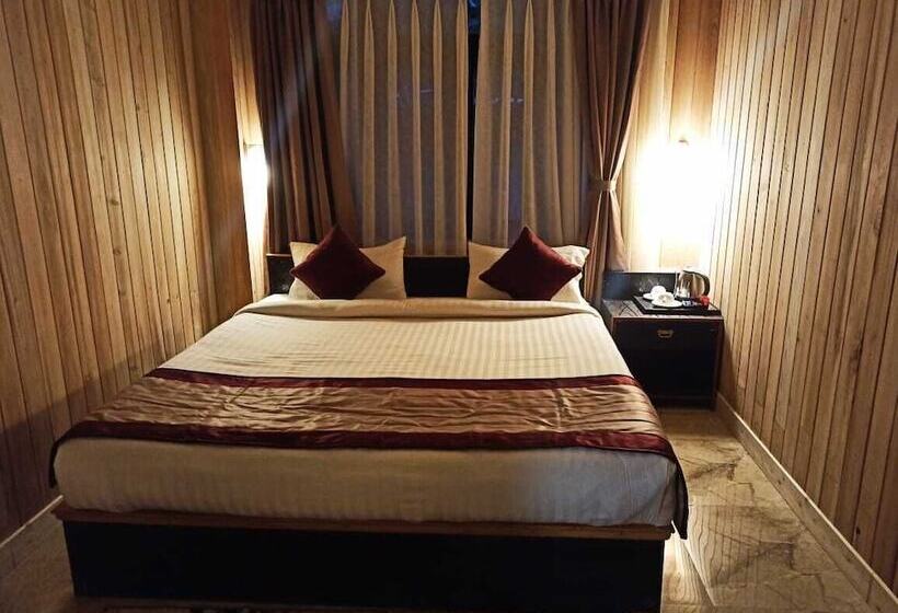 デラックスルーム, Rufina Lachung Kunga