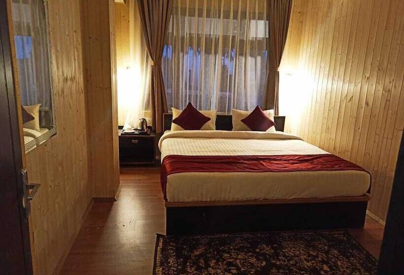 デラックスルーム, Rufina Lachung Kunga